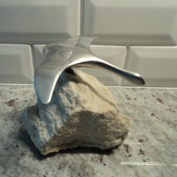 HOSELTON bird figurine on rock - Picture 2 of 7